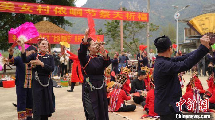 （新春走基层）广西中越边境举办“侬峒节” 游客体验民俗风情