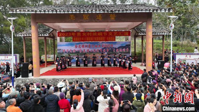 （新春走基层）广西中越边境举办“侬峒节” 游客体验民俗风情