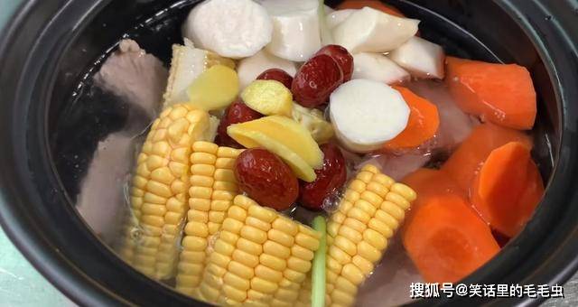 立秋后要“贴秋膘”，“秋膘”是什么？中老年喝1汤，强身健体