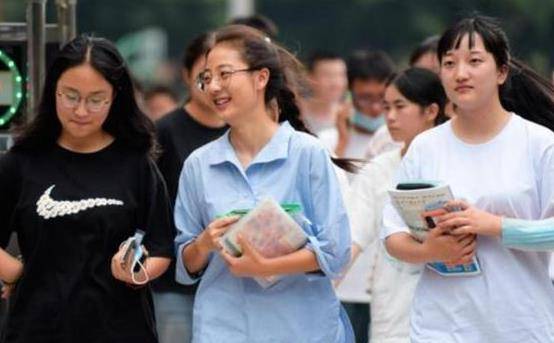 校园怪现象，多数年轻学生改用现金付款，是什么原因造就此番现象