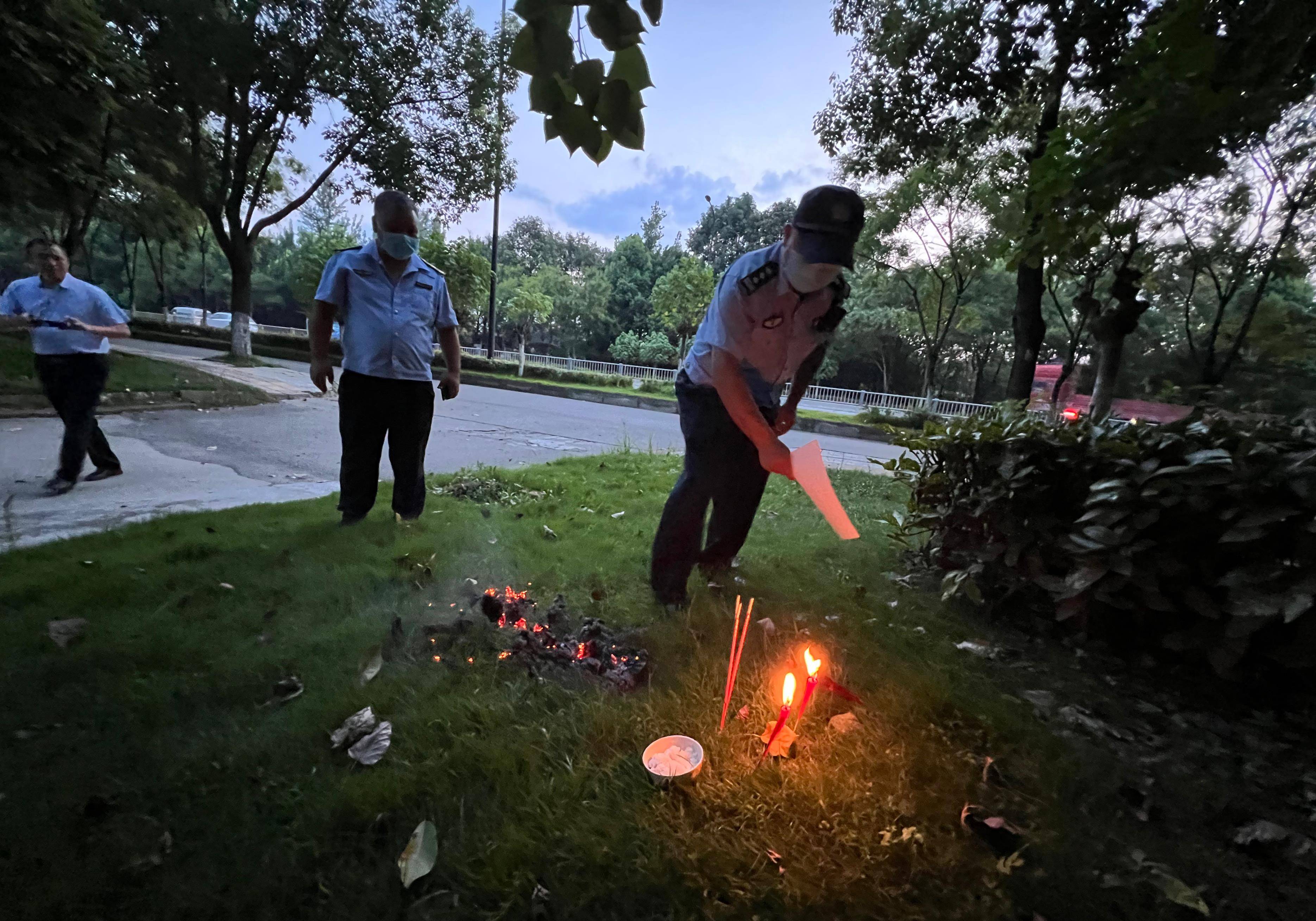 点赞！“中元节”焚烧纸钱陋习越来越少了