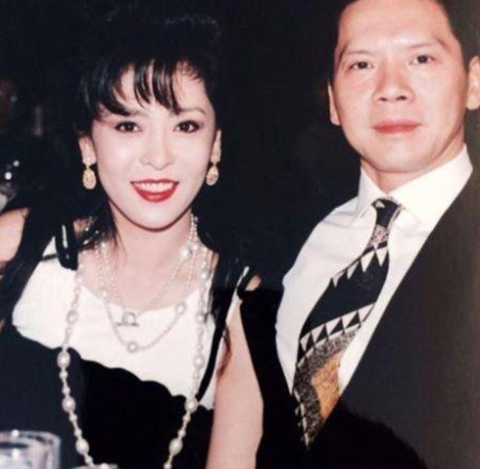 原创向太曾拒绝台湾富商， 转身嫁给向华强，今结婚40年形影不离