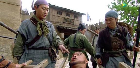 林冲的徒弟都比鲁智深，杨志厉害，可见林冲能完胜鲁智深，杨志