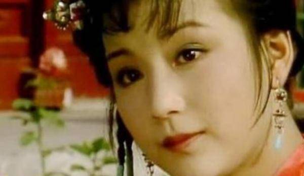 《红楼梦》中，史湘云睡在牡丹花上是什么意思？作者写这个是什么意思？