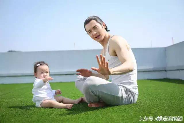 宇宙超红正能量小鲜肉自曝是“爸”，可他只有17岁啊！