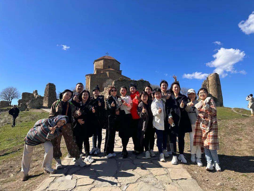 一龄集团2023年首批“生命新能源·医养新天地”国际尊享之旅圆满结束，飞赴迪拜、格鲁吉亚，体验国际创新医疗成果，感受异域人文之美