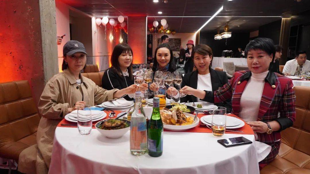 一龄集团2023年首批“生命新能源·医养新天地”国际尊享之旅圆满结束，飞赴迪拜、格鲁吉亚，体验国际创新医疗成果，感受异域人文之美
