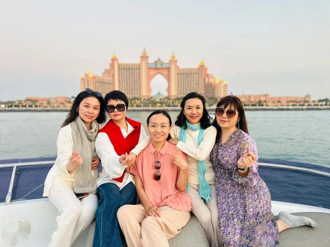 一龄集团2023年首批“生命新能源·医养新天地”国际尊享之旅圆满结束，飞赴迪拜、格鲁吉亚，体验国际创新医疗成果，感受异域人文之美