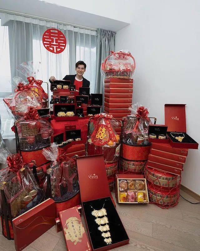 陈家乐、连诗雅下月举行婚礼！过大礼金器多到摆地下！直呼紧张