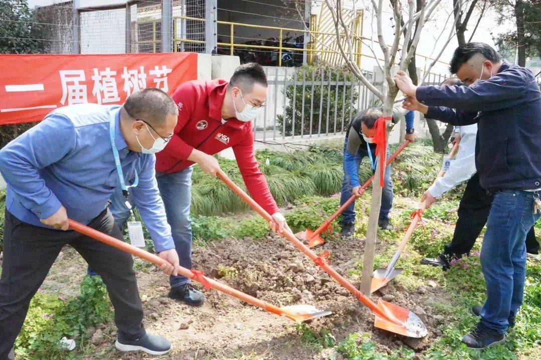 伟创力外高桥荣获两大公益奖项