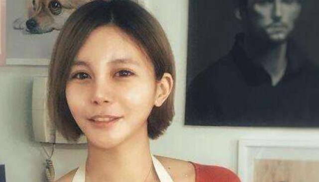 马诺曾说：“宁在宝马哭，不在自行车笑”，10年了，她过得如何？