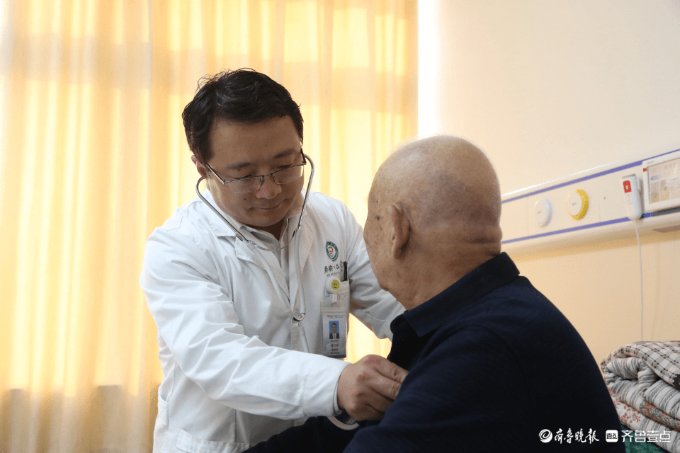 泰安市立医院肿瘤血液科为90岁肺癌老人解病痛