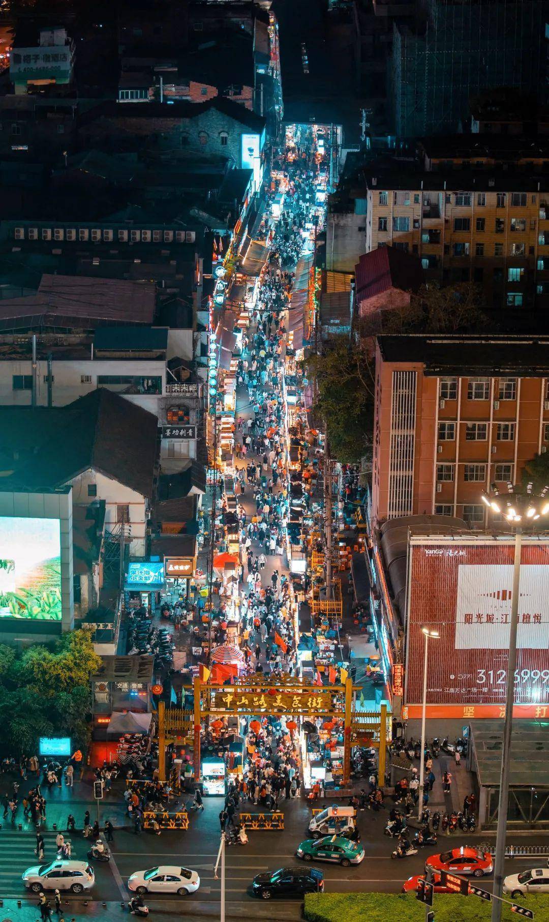 不是桂林、柳州！这座遍地美食街的广西老城，去一次就上头！