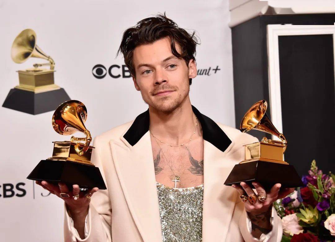 Harry Styles 成为由美国国家录音艺术与科学学院颁发的年度音乐盛会格莱美学院奖 Grammy Award 的最大赢家！
