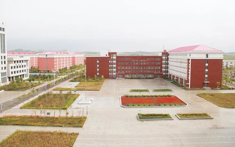 黑龙江能源职业学院与双鸭山经开区签署战略合作协议