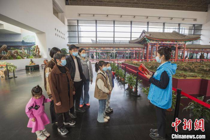 共建共享美好园林 北京市属公园开启学雷锋志愿服务活动