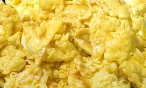 “韭菜炒鸡蛋”有技巧，这样做出来鸡蛋鲜香，韭菜翠绿，太香了