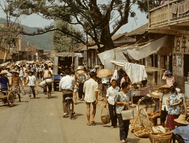 为什么期待充满年味的集市？这是我听过最好的答案