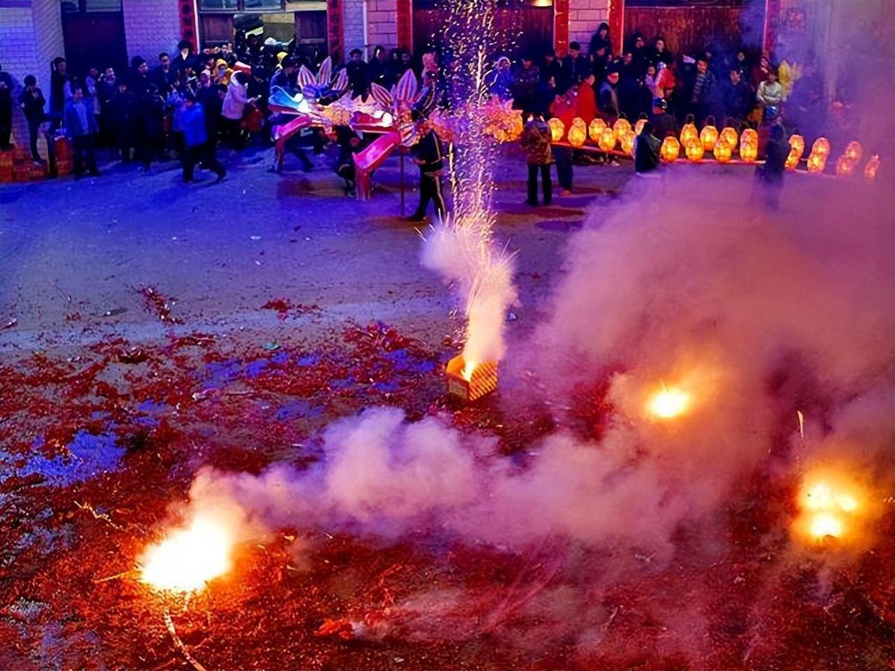 “百节年为首，过年讲究多”，除夕夜的讲究，越多越好，你说呢？