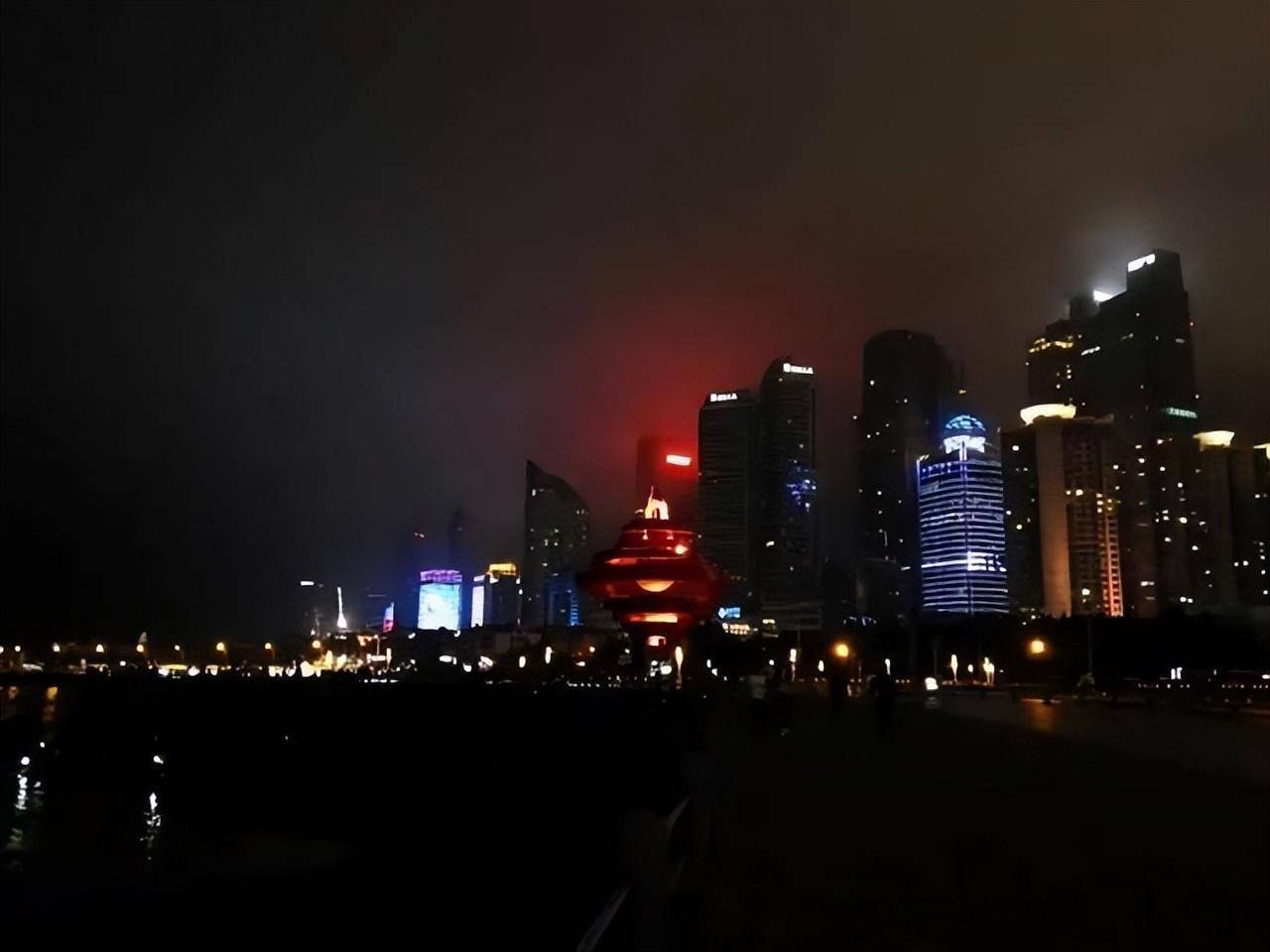 “百节年为首，过年讲究多”，除夕夜的讲究，越多越好，你说呢？