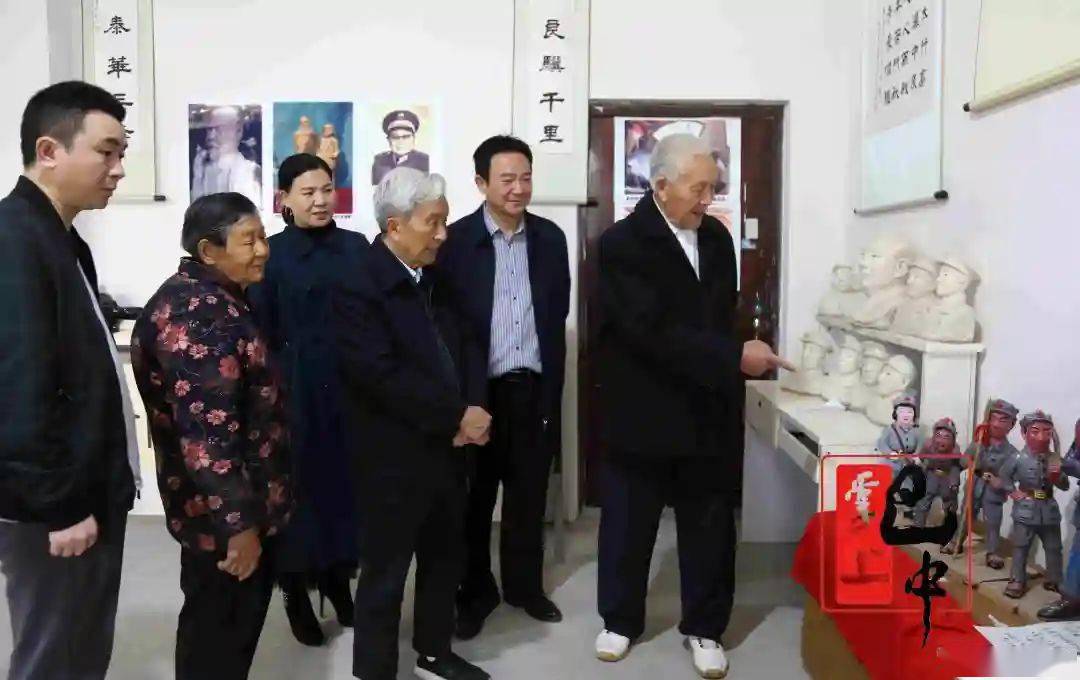 网络中国节·清明 | 耄耋老人捐献红色历史书籍 寄托对革命先烈的哀思