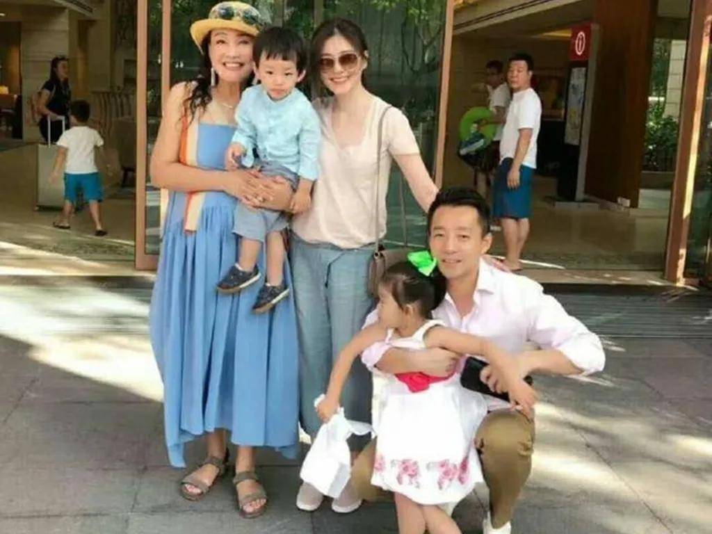 大反转!大S刚结婚就把具俊晔妈妈接到台湾过春节，打脸前婆婆张兰