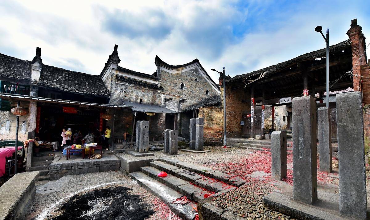 鬼崽岭：内藏上万“阴兵”石俑，平时无人靠近，规模赶超兵马俑