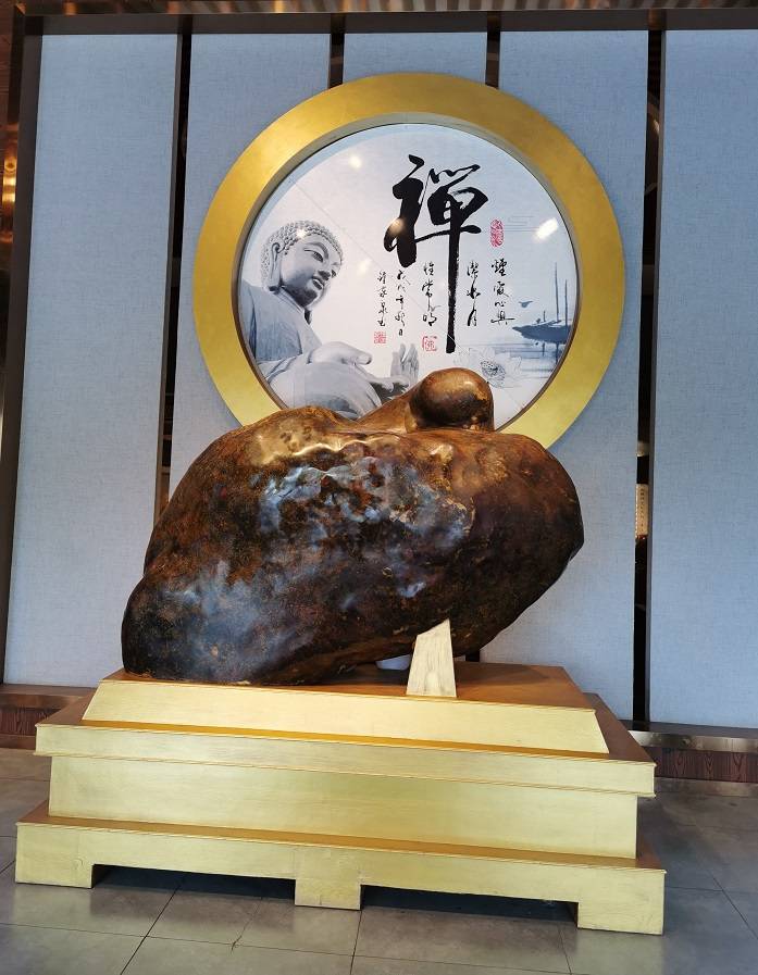 米芾赏石之瘦、漏，苏东坡赏石之丑，郑板桥画石丑而雄丑而秀
