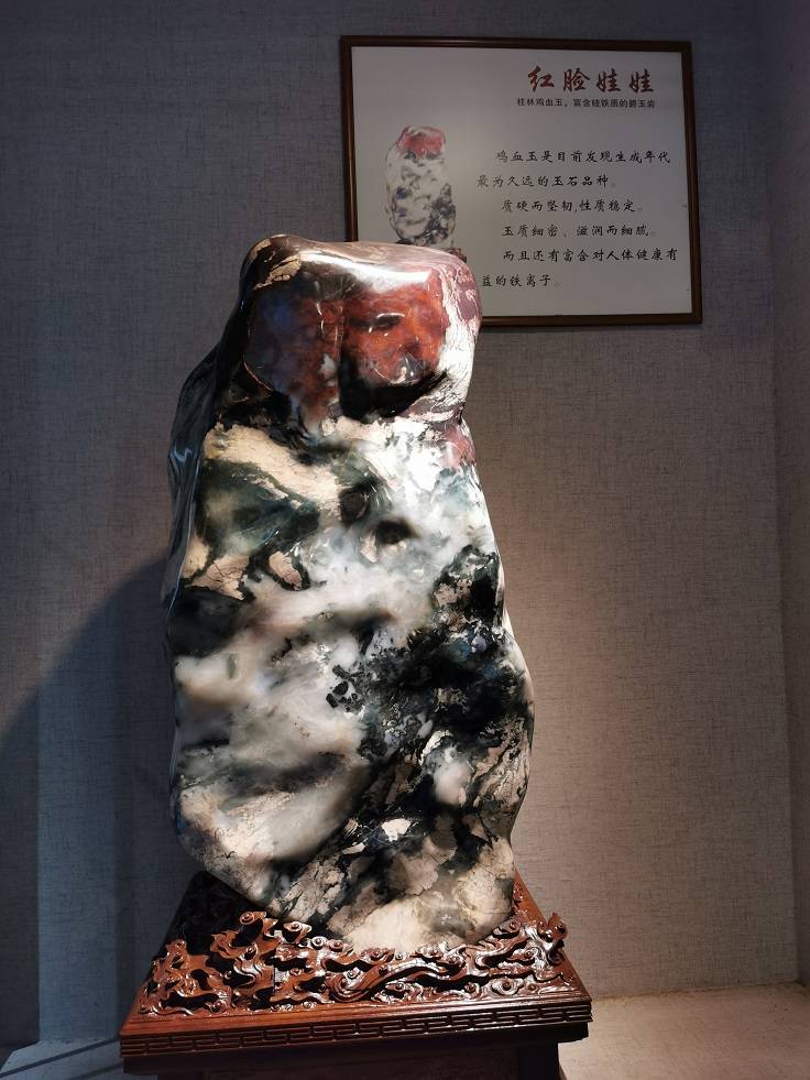 米芾赏石之瘦、漏，苏东坡赏石之丑，郑板桥画石丑而雄丑而秀