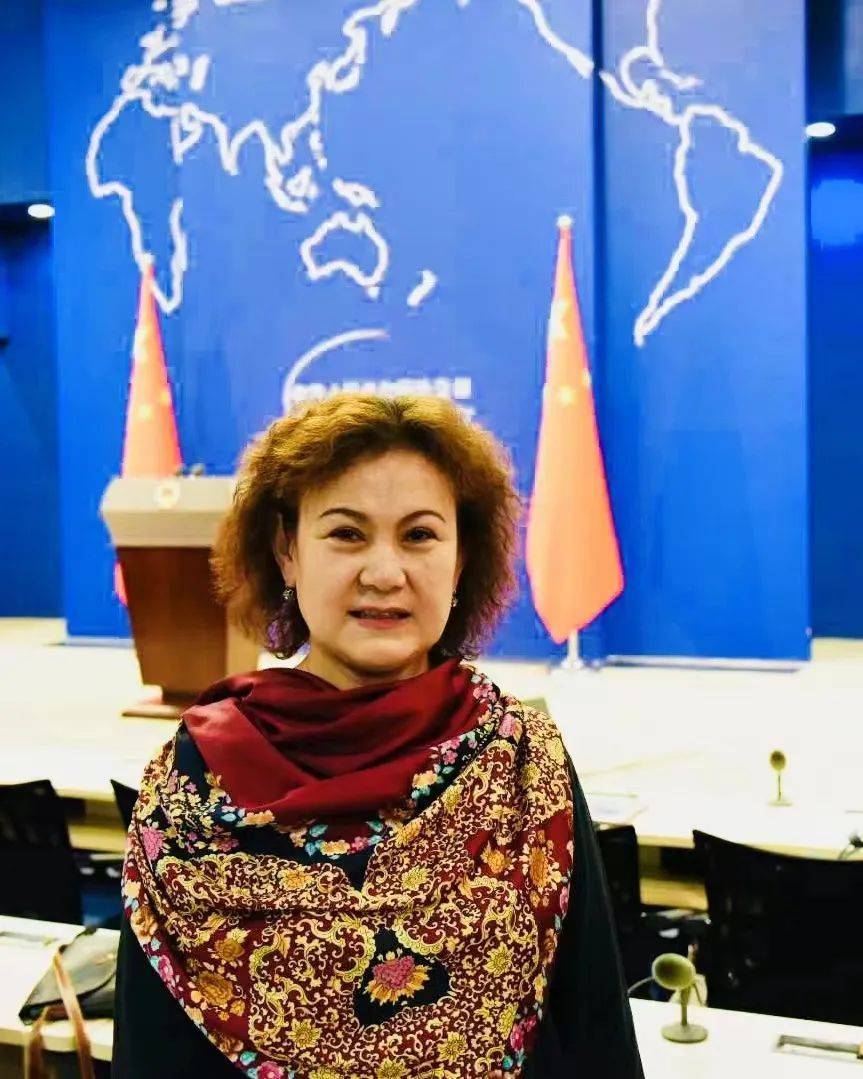 孔多孜·玉素甫 | 驻外十年，她说“我是中国外交官”