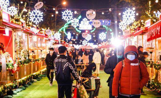 BFC圣诞嘉年华“冰之梦”篇章启幕携外滩冬日冰场梦幻来袭