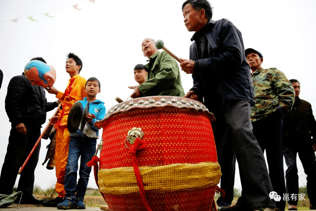 打铁花、舞春牛、炮龙节……过年的气氛被广西人拿捏住了！