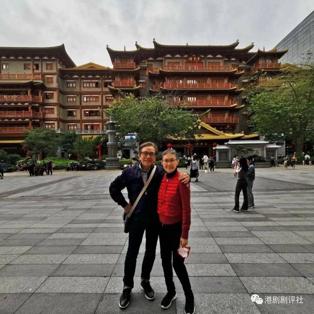 TVB老戏骨三代同堂游内地再游台湾，与太太结婚半世纪依然相爱
