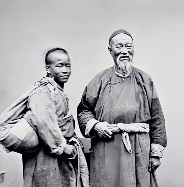 老舍笔下的传奇人物，一个人代表老北京的一类人，读者却很难发现