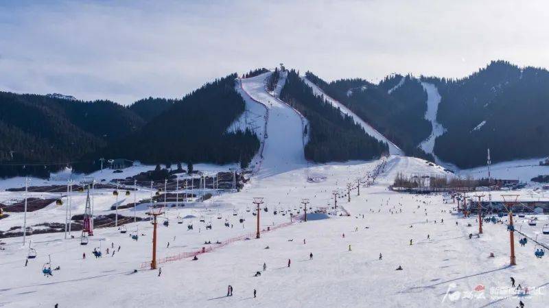 除夕到元宵节，全疆各地滑雪场持续火热