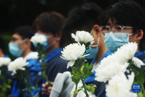 缅怀先烈 致敬英雄