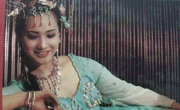 小时候懵懂看《西游记》光顾猴子，长大了才知道女人美如云