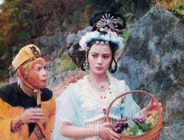 小时候懵懂看《西游记》光顾猴子，长大了才知道女人美如云