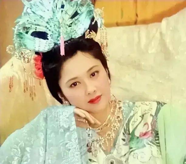 小时候懵懂看《西游记》光顾猴子，长大了才知道女人美如云