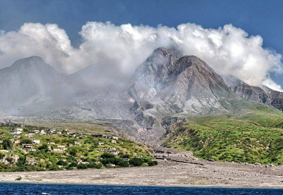 旅行在这个加勒比小岛上，圣帕特里克节是遗产的独特融合