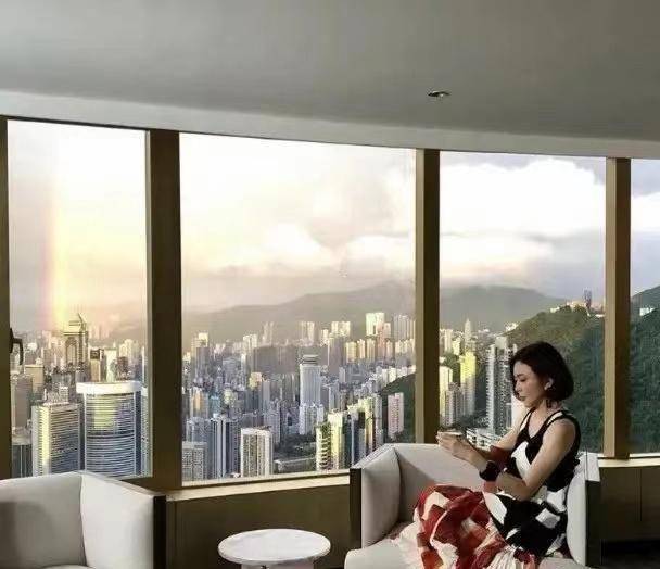 关之琳价值1.5亿元的豪宅首次公开，单身的生活更潇洒、丰富、美好