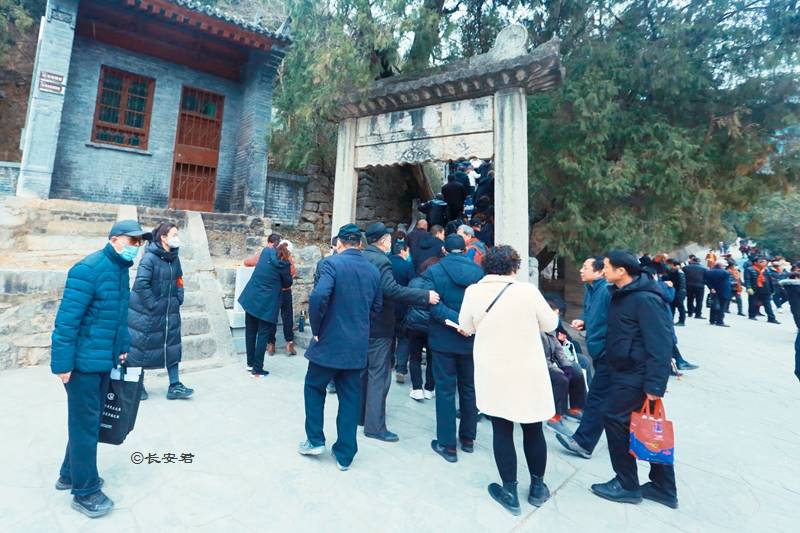 “二月二古庙会，药王山上拜药王”错过了又要等一年