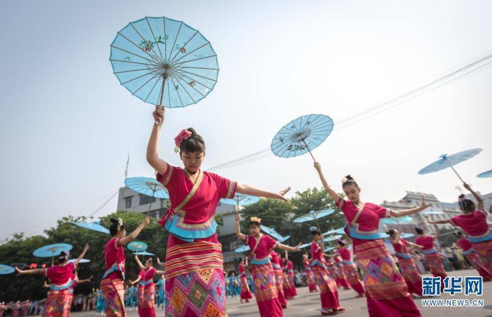 傣族泼水节来了！云南景谷节日氛围瞬间拉满