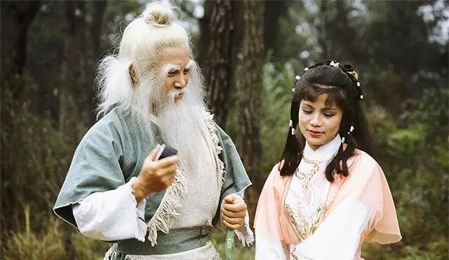 黄蓉战死，金庸为何只字不提郭芙，你看看洪七公说了什么