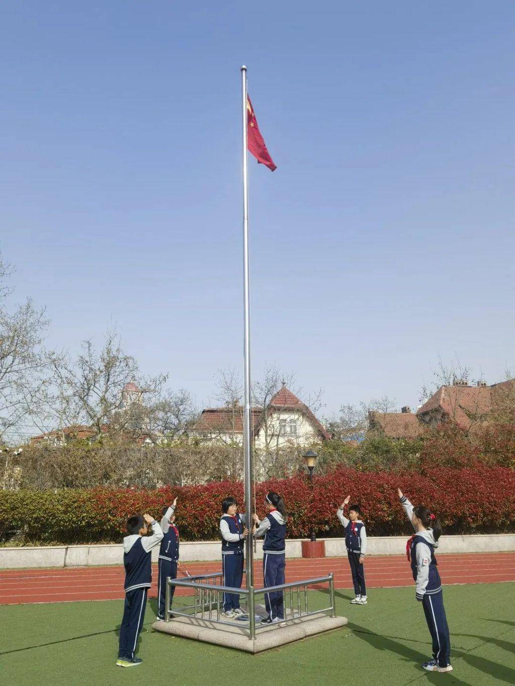 蔚蓝地球 童心守护——青岛市实验小学“世界地球日”主题升旗仪式