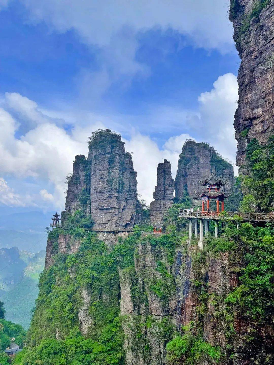 重磅！2023版《广西旅游导览图》+“潮玩三月三”旅游精品线路发布