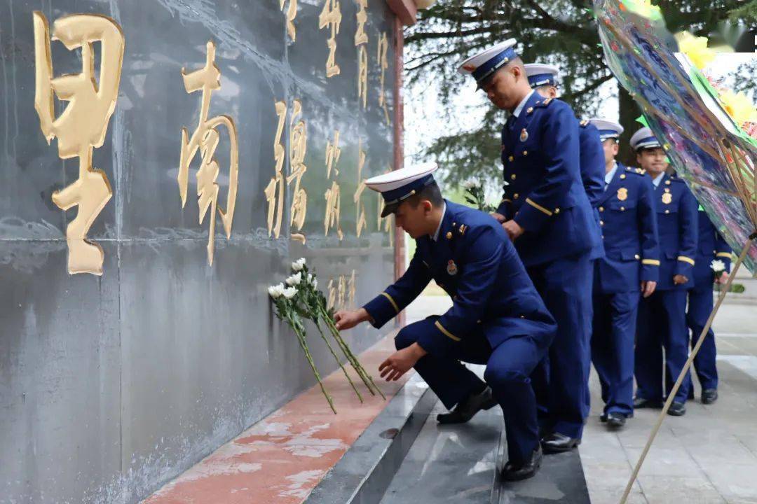 【文山消防】清明落雨，逝者长存——文山支队开展缅怀英烈祭扫活动