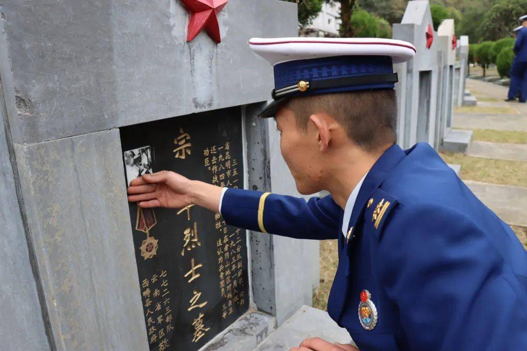 【文山消防】清明落雨，逝者长存——文山支队开展缅怀英烈祭扫活动