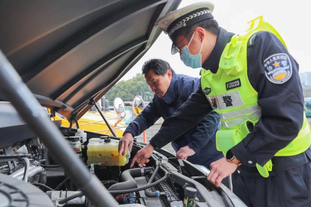 “神兽”归笼啦，来看浙江交警护学大动作！ | 开学季