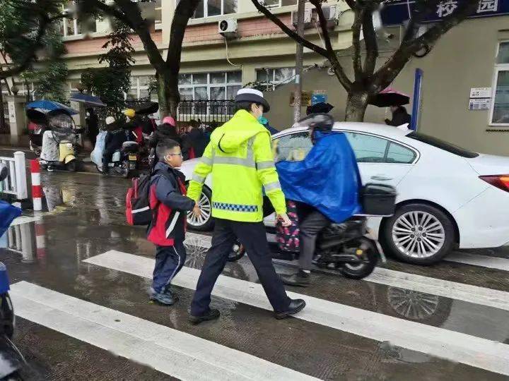 “神兽”归笼啦，来看浙江交警护学大动作！ | 开学季